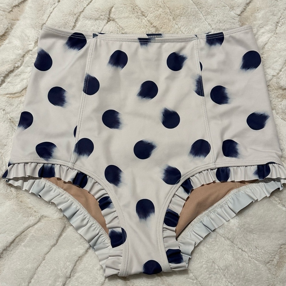EUC Kortni Jeane ruffled leg bottom